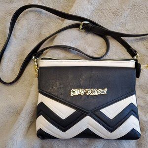 Black & White Chevron Crossbody